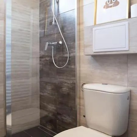 Wonderful Emoji In Oldtown, Street Parking 公寓 布拉迪斯拉发