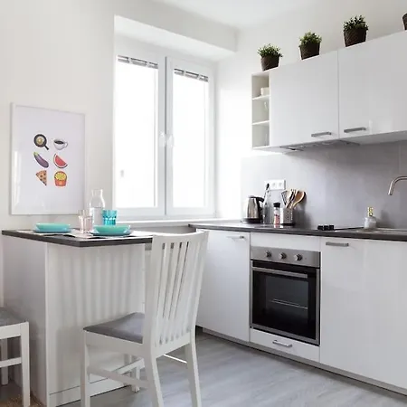 Wonderful Emoji In Oldtown, Street Parking * 布拉迪斯拉发