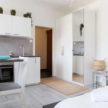 Wonderful Emoji In Oldtown, Street Parking 布拉迪斯拉发