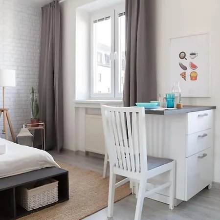 公寓 Wonderful Emoji In Oldtown, Street Parking *