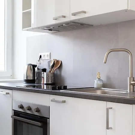 Wonderful Emoji In Oldtown, Street Parking Lägenhet