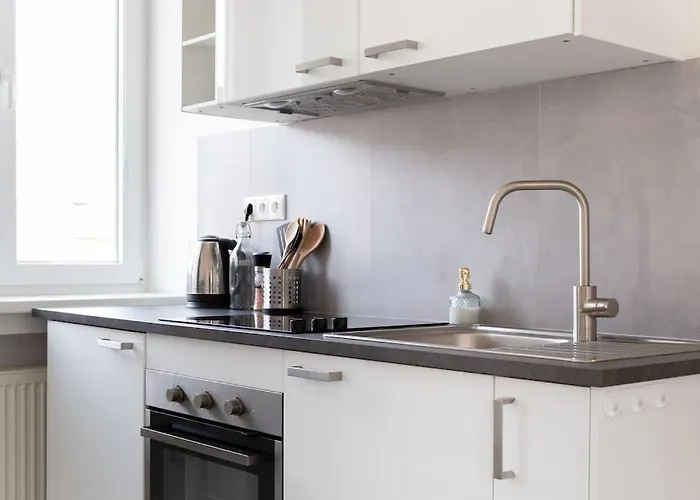 Wonderful Emoji In Oldtown, Street Parking Apartament